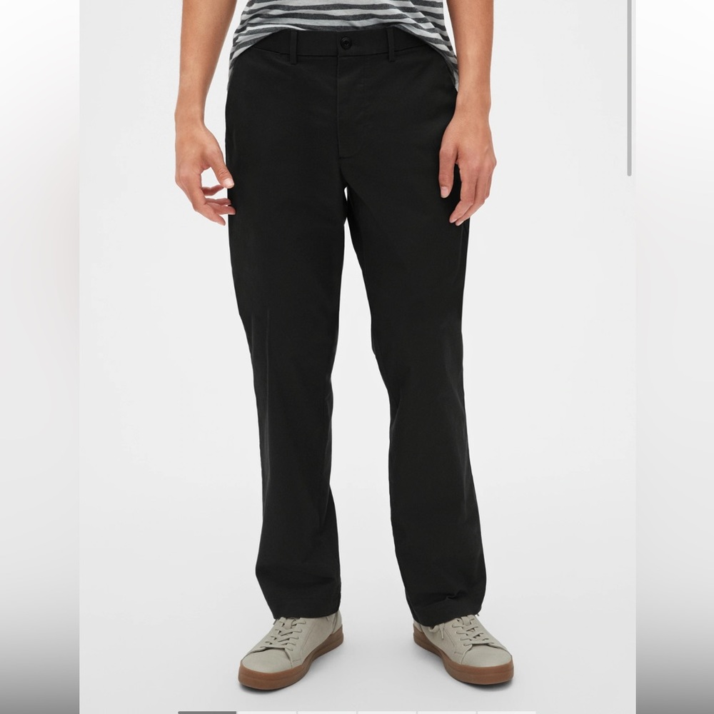 GAP modern khakis in relaxed fit with gapflex